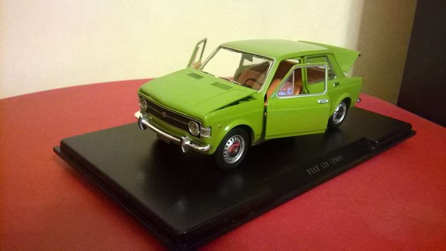 Modellino Fiat 128 1969.